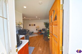 1451 Norton Ave, Unit B in Glendale, CA - Foto de edificio - Building Photo