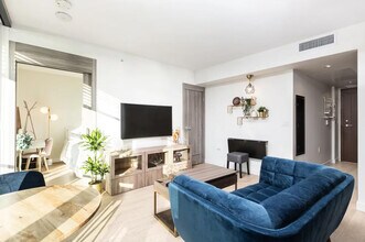 89 Nelson St. in Vancouver, BC - Building Photo - Building Photo