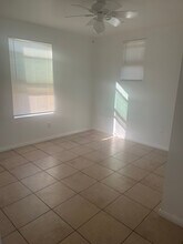 102 W Hall Ave in San Diego, CA - Building Photo - Building Photo