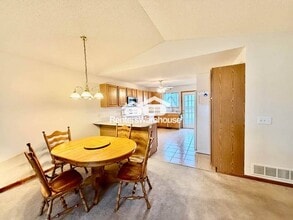 495 S 51st St in West Des Moines, IA - Foto de edificio - Building Photo