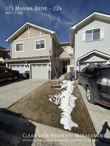 371 Marina Dr in Chestermere, AB - Building Photo