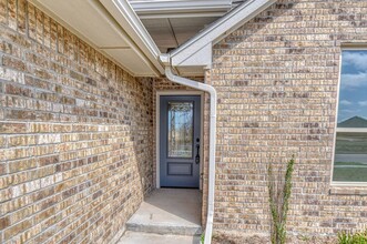 9333 Northwest 142nd Street in Yukon, OK - Foto de edificio - Building Photo