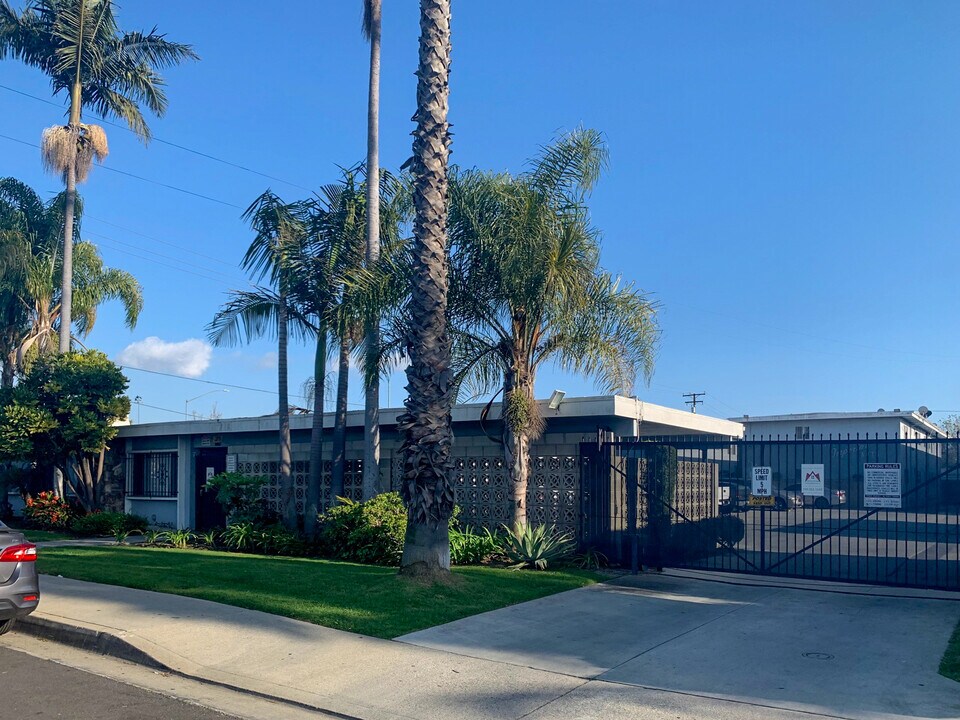 730 - 740 W. 214th Street in Torrance, CA - Building Photo