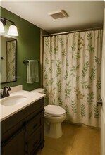 7809 NW 67th Ave in Tamarac, FL - Foto de edificio - Building Photo