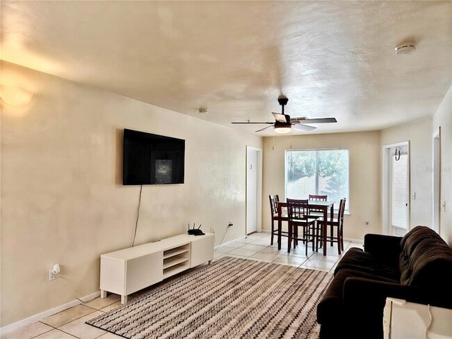 4000 SW 23rd St, Unit 5-207 in Gainesville, FL - Foto de edificio - Building Photo