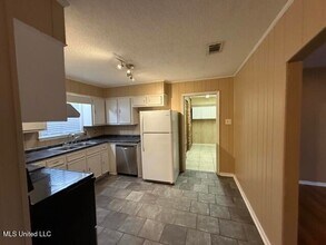 320 Springdale Cir in Biloxi, MS - Foto de edificio - Building Photo