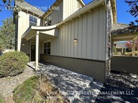 11275 Bunk House Ln in Redmond, OR - Foto de edificio - Building Photo