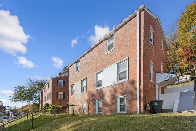 3621 S Kemper Rd in Arlington, VA - Foto de edificio - Building Photo