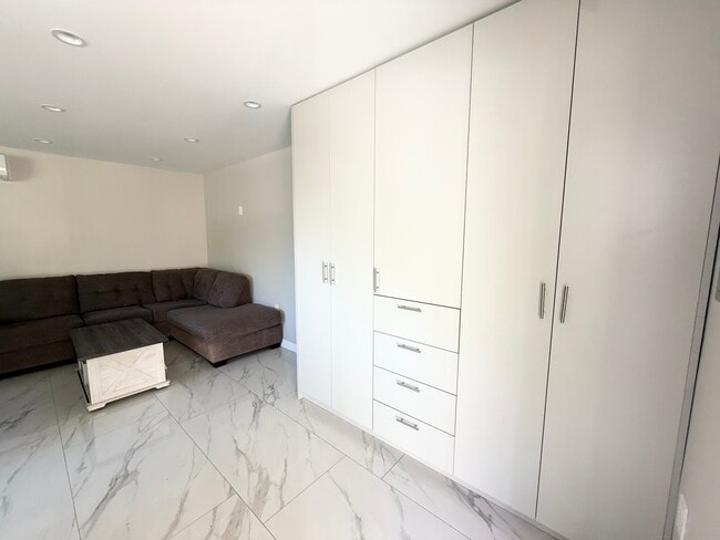 8431 Oso Ave in Los Angeles, CA - Building Photo - Building Photo