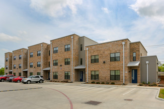 Opus 2430 in Waco, TX - Foto de edificio - Building Photo