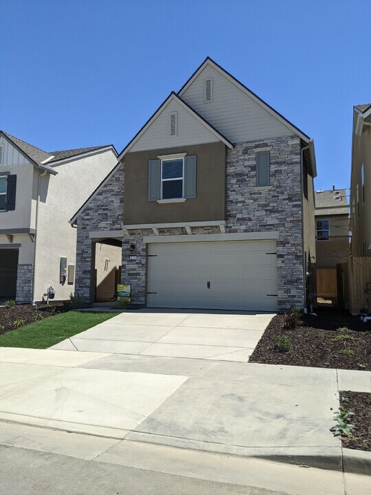 4236 Rutherford Ave in Merced, CA - Building Photo