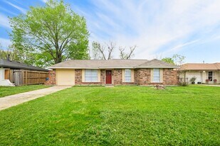 122 W Havner Ln in Houston, TX - Building Photo