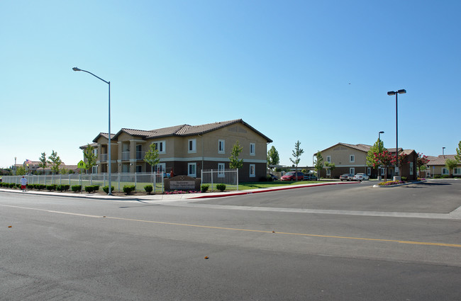 Tuolumne Village in Parlier, CA - Building Photo - Building Photo