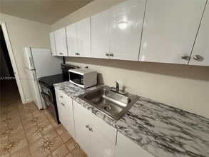 6765 SW 19th St in Miami, FL - Building Photo - Building Photo