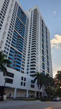 1330 West Ave, Unit 2805 in Miami Beach, FL - Building Photo - Building Photo