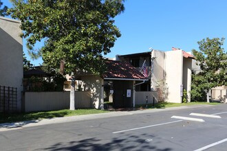 Villa Magnolia Apartments in El Cajon, CA - Foto de edificio - Building Photo