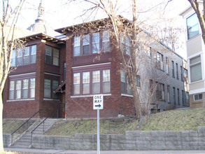 250 Marshall Ave in St. Paul, MN - Foto de edificio - Building Photo