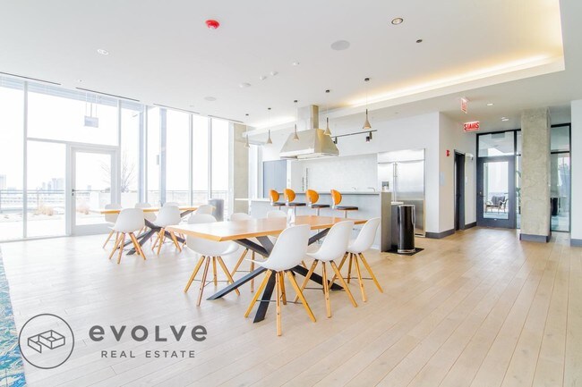 625 W Division St-Unit -801 in Chicago, IL - Building Photo - Building Photo