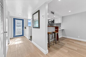 4500 N Flagler Dr, Unit D20 in West Palm Beach, FL - Foto de edificio - Building Photo