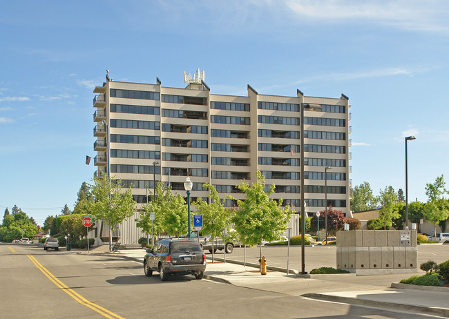 Lake Tower Apartments in Coeur d'Alene, ID - Foto de edificio - Building Photo