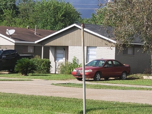 7812 Tierwester St photo'