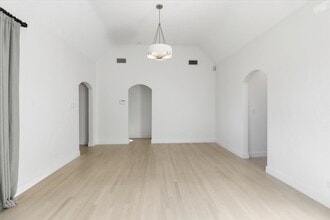 2156 Linnington Ave in Los Angeles, CA - Building Photo - Building Photo