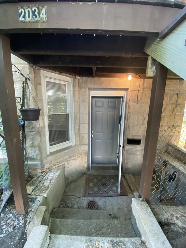 2034 N Kedvale Ave in Chicago, IL - Building Photo - Building Photo