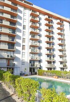 2075 NE 164th St, Unit 712 in North Miami Beach, FL - Building Photo