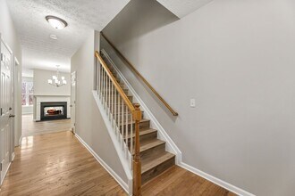 4963 Vireo Dr in Flowery Branch, GA - Foto de edificio - Building Photo