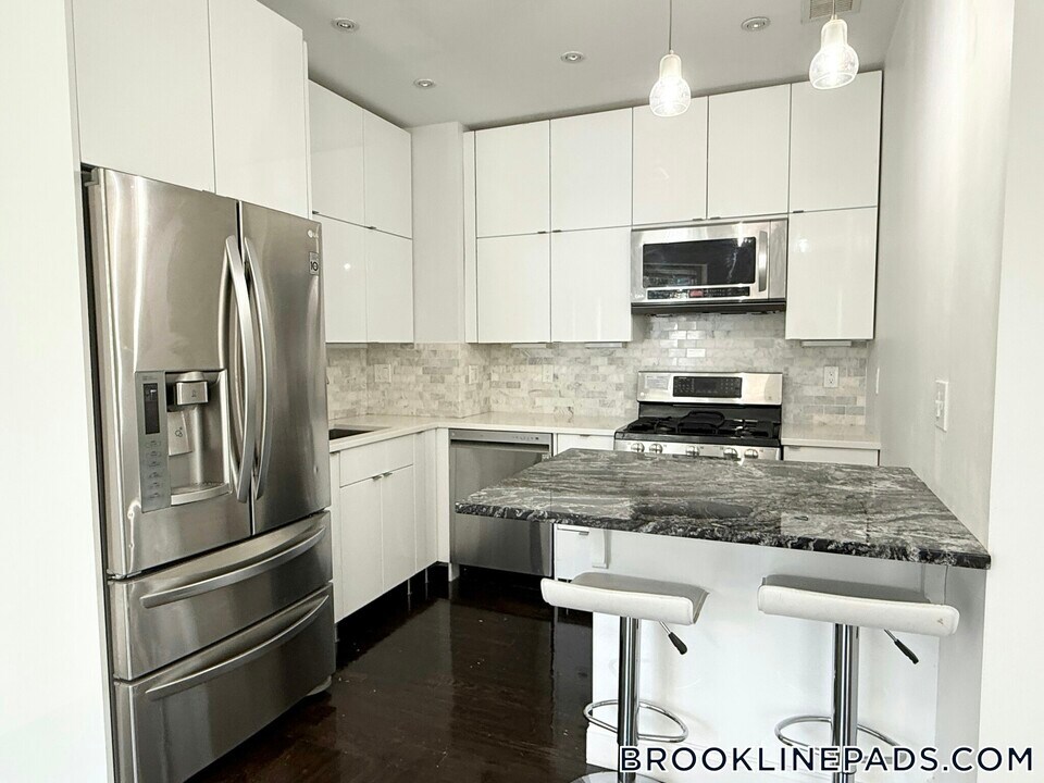 38 Cameron St in Brookline, MA - Building Photo