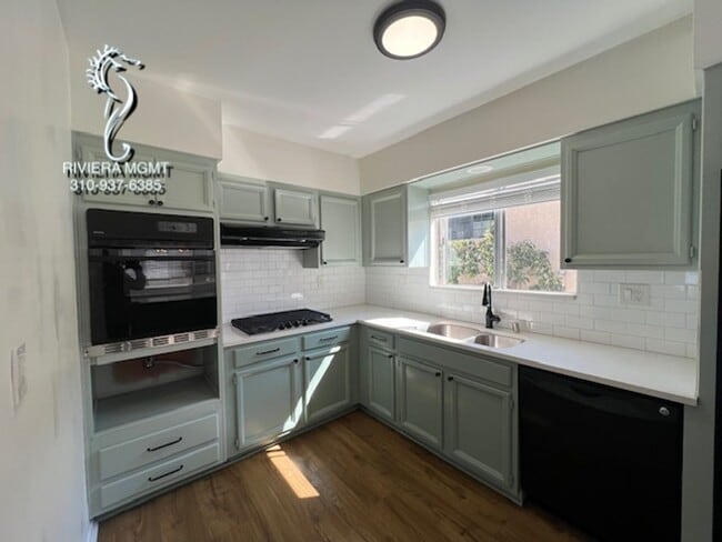 property at 1727-1727 Reed St