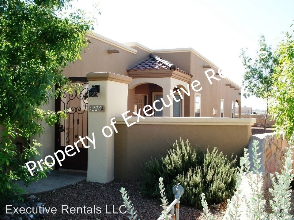 4226 Tres Ninos Dr-Unit -Unit A/B in Las Cruces, NM - Building Photo
