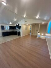 619 W 83rd St in Los Angeles, CA - Foto de edificio - Building Photo