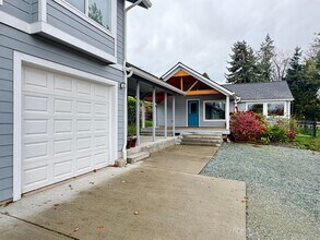3806 Q Ave in Anacortes, WA - Building Photo - Building Photo