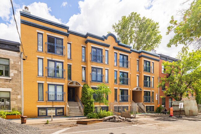 4415-4417 De La Roche