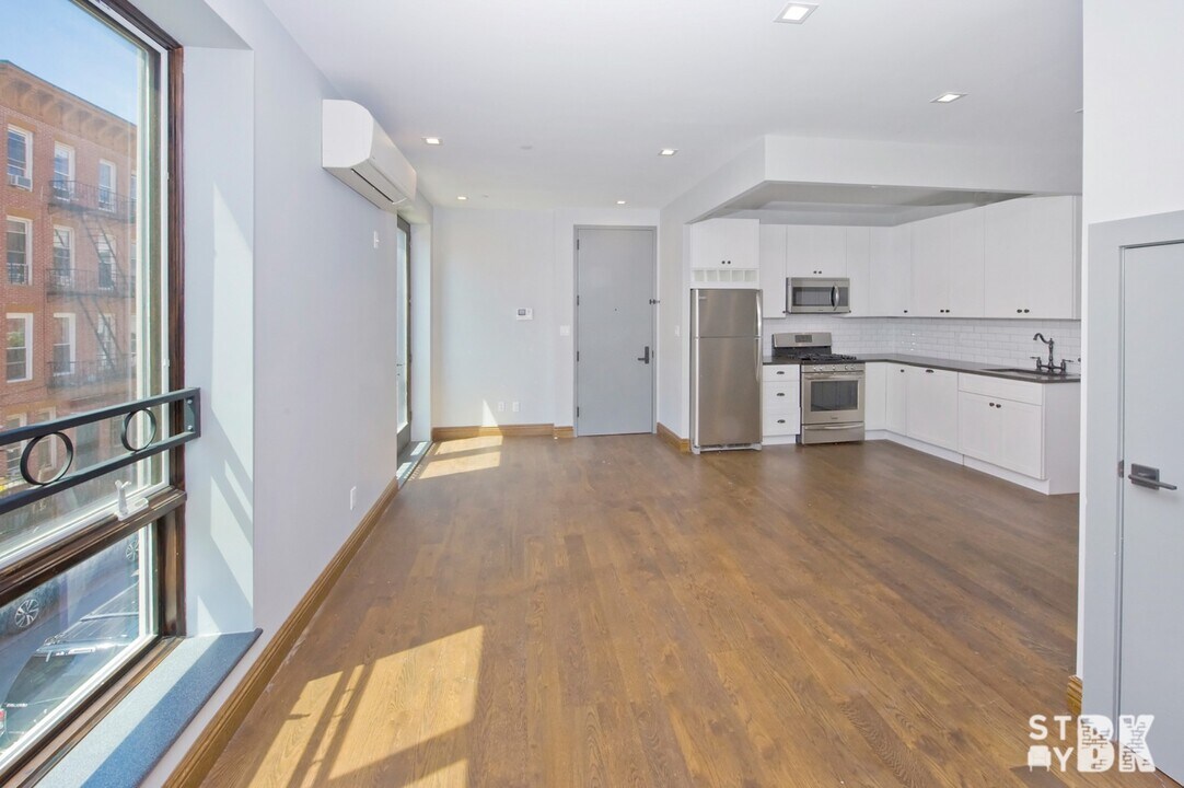 599 Myrtle Ave in Brooklyn, NY - Building Photo
