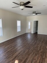 300 W 5th St in Ellinwood, KS - Building Photo - Building Photo