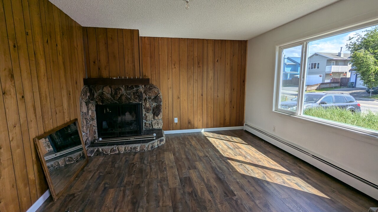 5439 E 4th Ave in Anchorage, AK - Building Photo