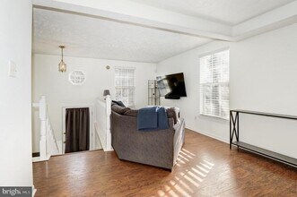 1598 Woodcrest Dr in Reston, VA - Building Photo - Building Photo