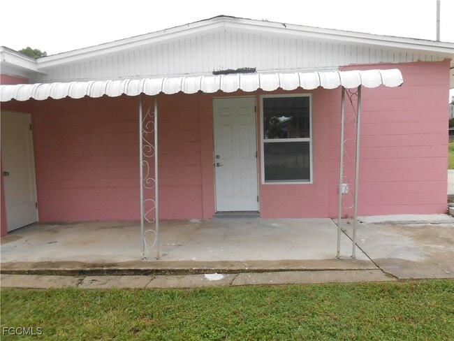 120 Lee Blvd in Lehigh Acres, FL - Building Photo - Building Photo
