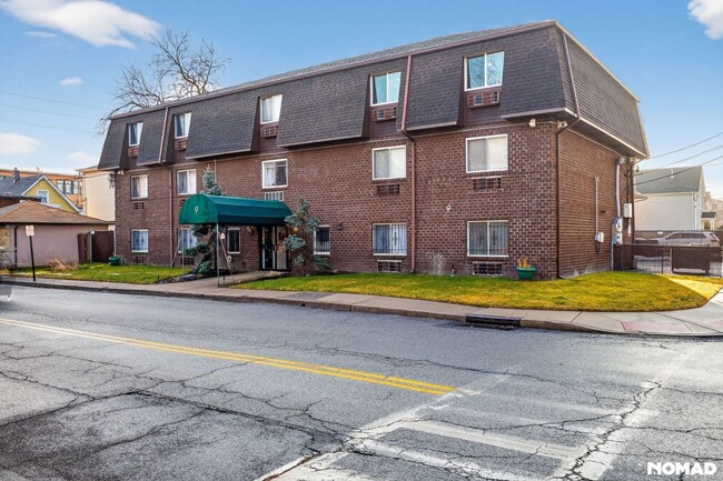 9 Vreeland Ave in Hackensack, NJ - Building Photo - Building Photo