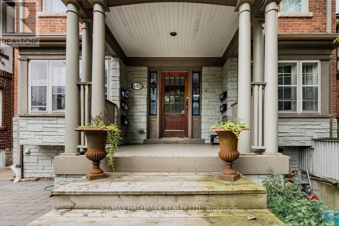 483 Parkside Dr in Toronto, ON - Building Photo
