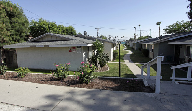 Glen Oro Garden Apartments in San Bernardino, CA - Foto de edificio - Building Photo