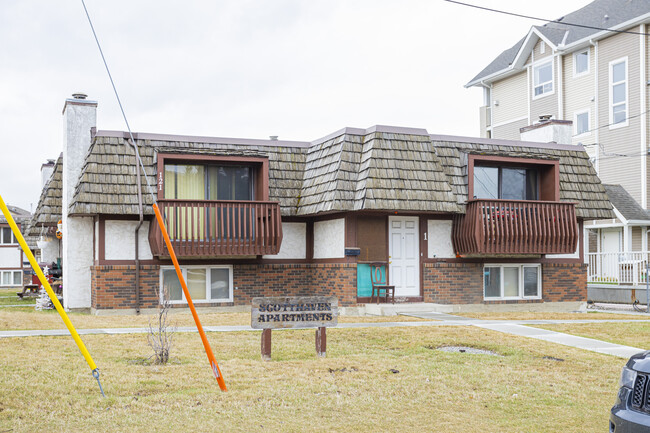 121 Powell St in Cochrane, AB - Building Photo - Building Photo