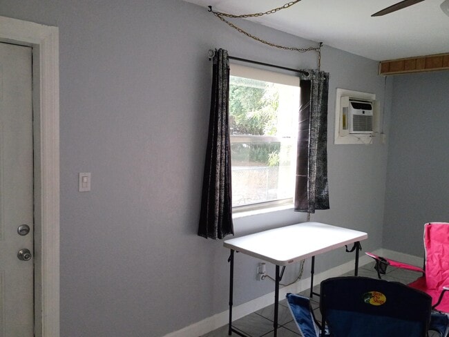 2221 Johnson St in Hollywood, FL - Building Photo - Building Photo