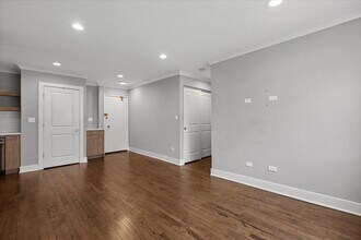 541 W Oakdale Ave in Chicago, IL - Building Photo - Building Photo