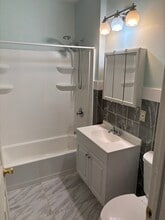 2327 Main St, Unit 3rd in Hartford, CT - Building Photo - Building Photo