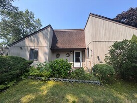 20 Strathmore Gate Dr in Stony Brook, NY - Building Photo