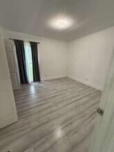 7907 NW 73rd Ter in Tamarac, FL - Building Photo - Building Photo