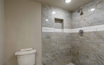 12046 Beechnut St in Houston, TX - Foto de edificio - Building Photo